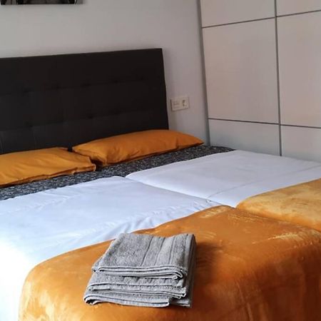Apartamentos Milan 2 Овиедо Екстериор снимка