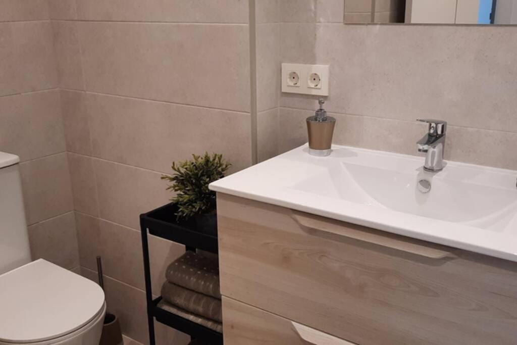 Apartamentos Milan 2 Овиедо Екстериор снимка