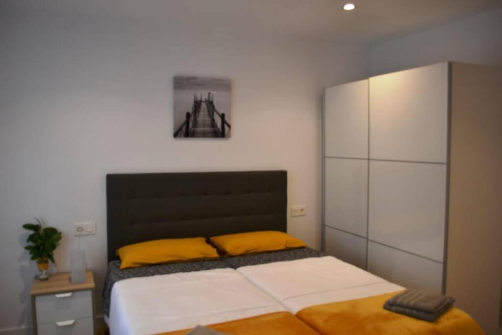 Apartamentos Milan 2 Овиедо Екстериор снимка