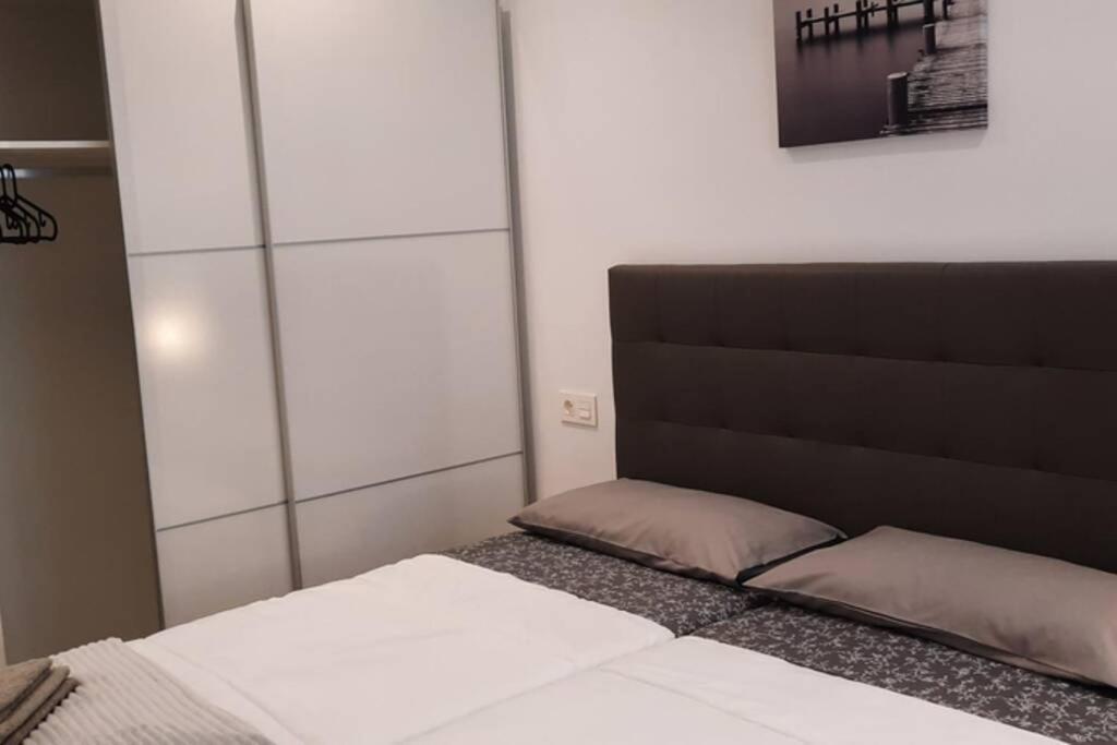 Apartamentos Milan 2 Овиедо Екстериор снимка